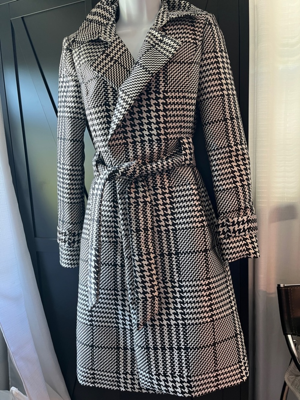 White House Black Market Black & White Houndstooth Belted Trench Coat